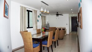Appartement familial, 2 chambres | Salle à manger