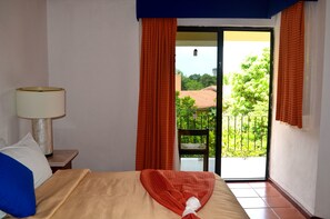 Standardzimmer, 1 King-Bett | Daunenbettdecken, Pillowtop-Betten, Zimmersafe, Schreibtisch