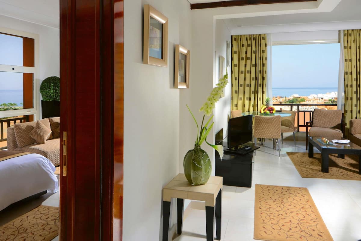 Family Room, Connecting Rooms | Minibar, in-room safe, desk, blackout drapes