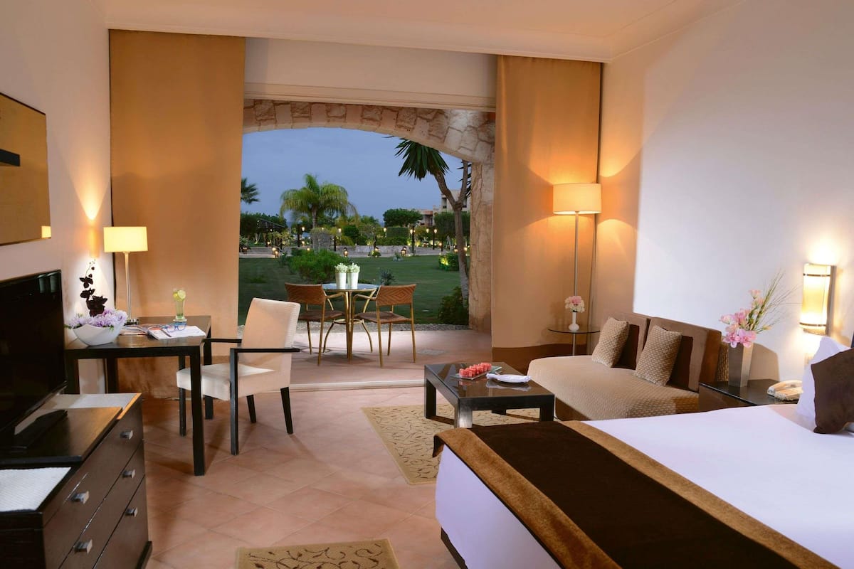 Minibar, in-room safe, desk, blackout curtains