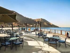 2 restaurants; breakfast, lunch, and dinner served