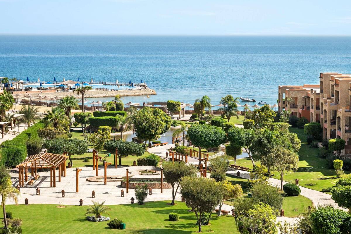 Suite Royale, plusieurs lits, vue mer | Minibar, coffres-forts dans les chambres, bureau, rideaux occultants