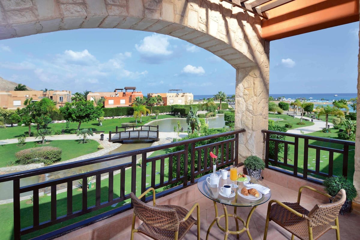 Minibar, in-room safe, desk, blackout drapes