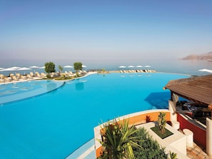 Minibar, in-room safe, desk, blackout curtains - Mövenpick Resort El Sokhna (Ataqah)