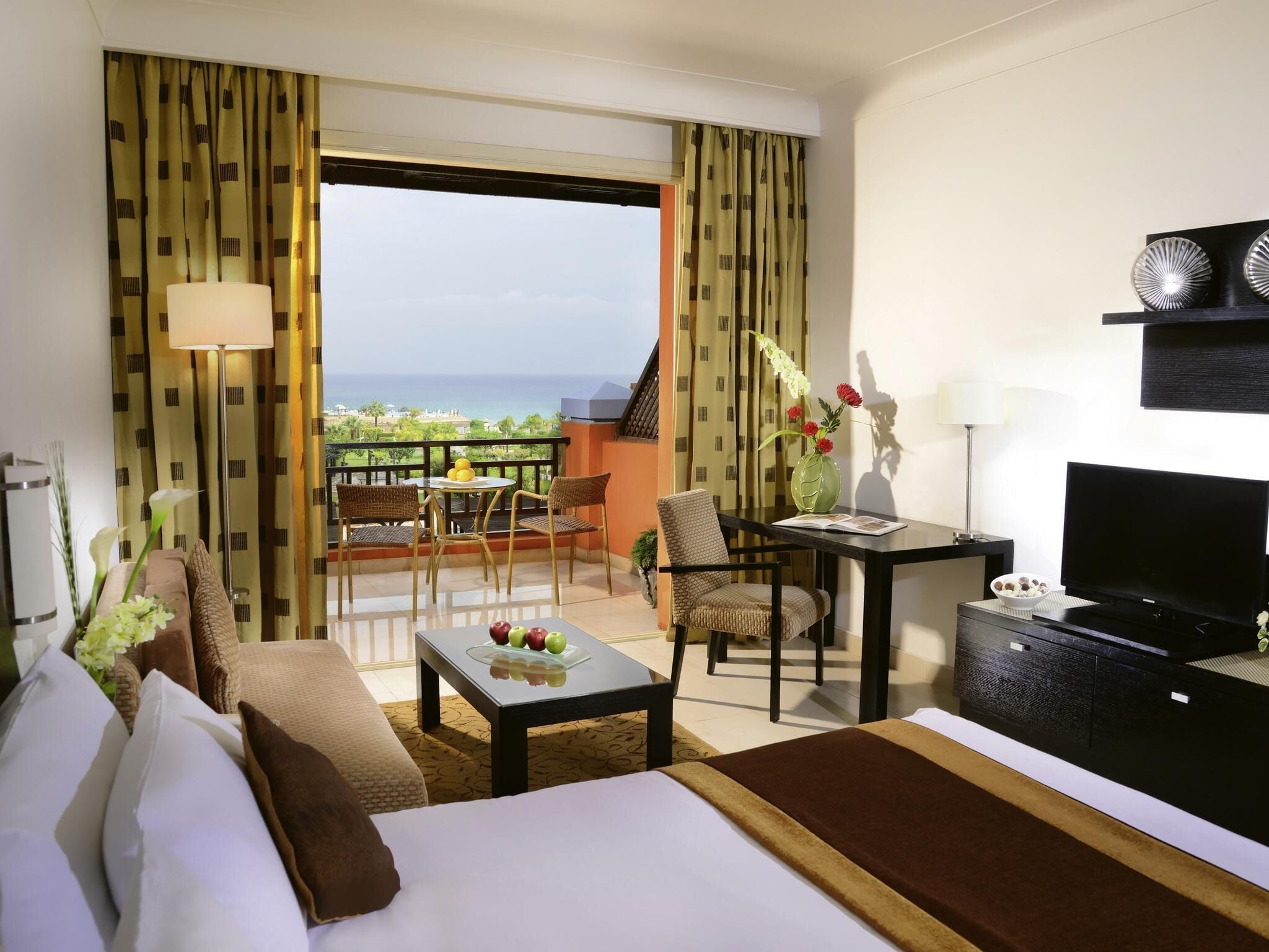 Superior Room, 1 King Bed, Sea View | Minibar, in-room safe, desk, blackout curtains