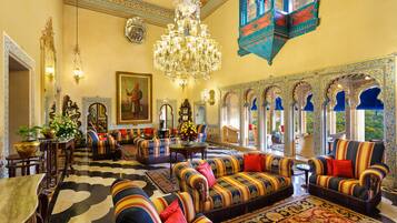 Lobby lounge