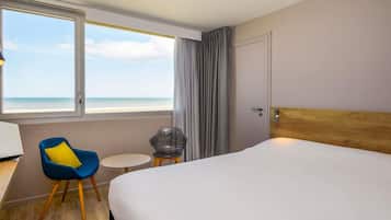 Standard Room, 1 Double Bed | In-room safe, desk, blackout curtains, soundproofing