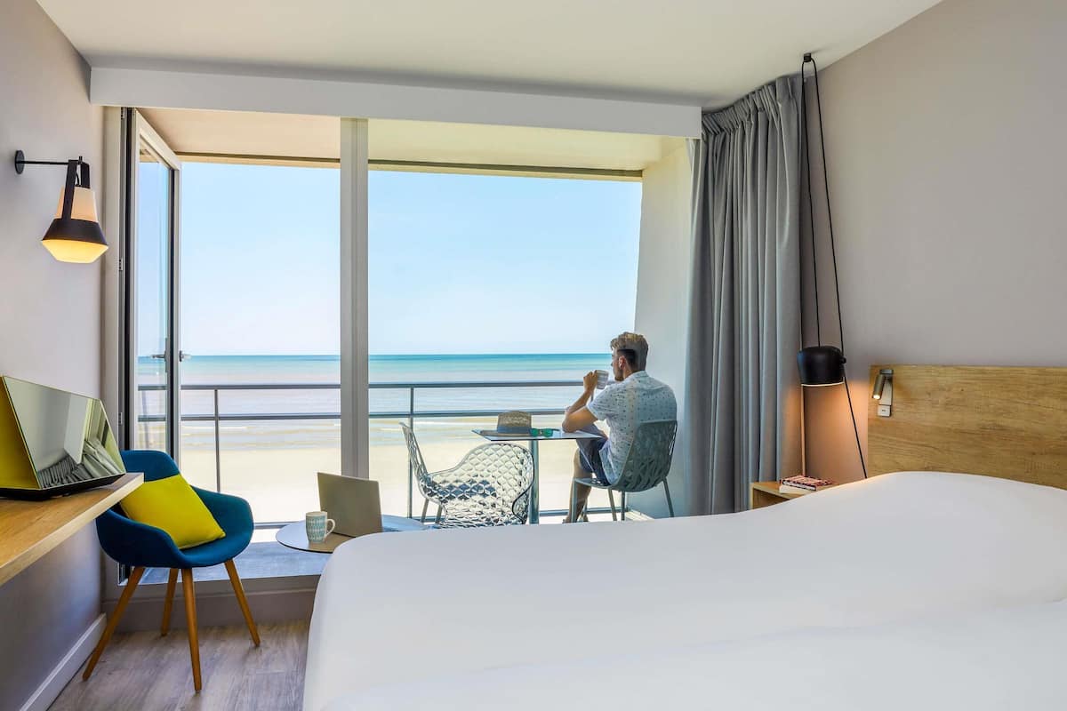 Standard Room, 2 Single Beds, Balcony, Sea View
