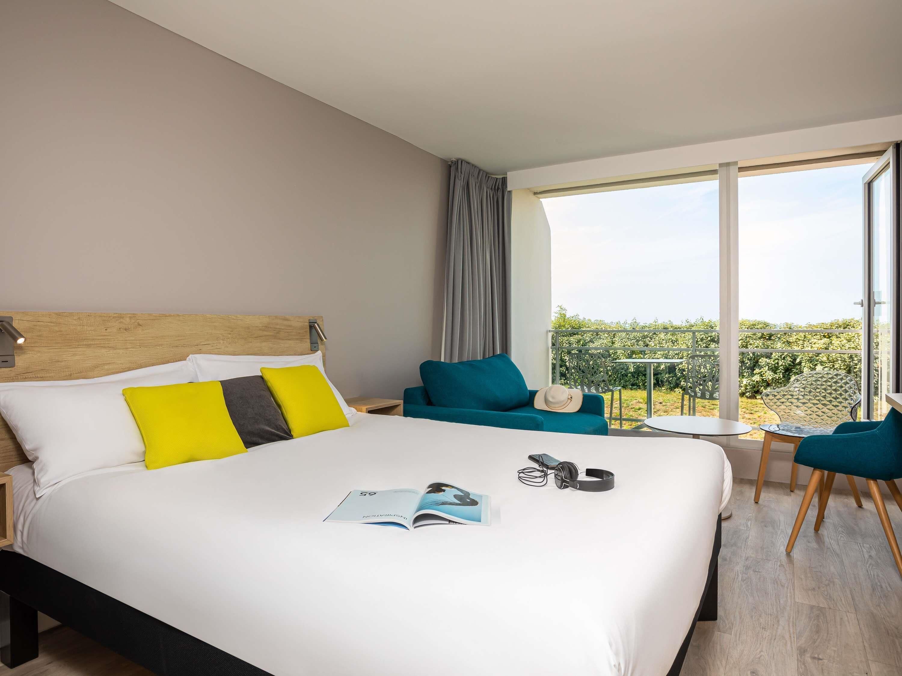 Standard Room, 1 Double Bed, Garden Area | In-room safe, desk, blackout curtains, soundproofing
