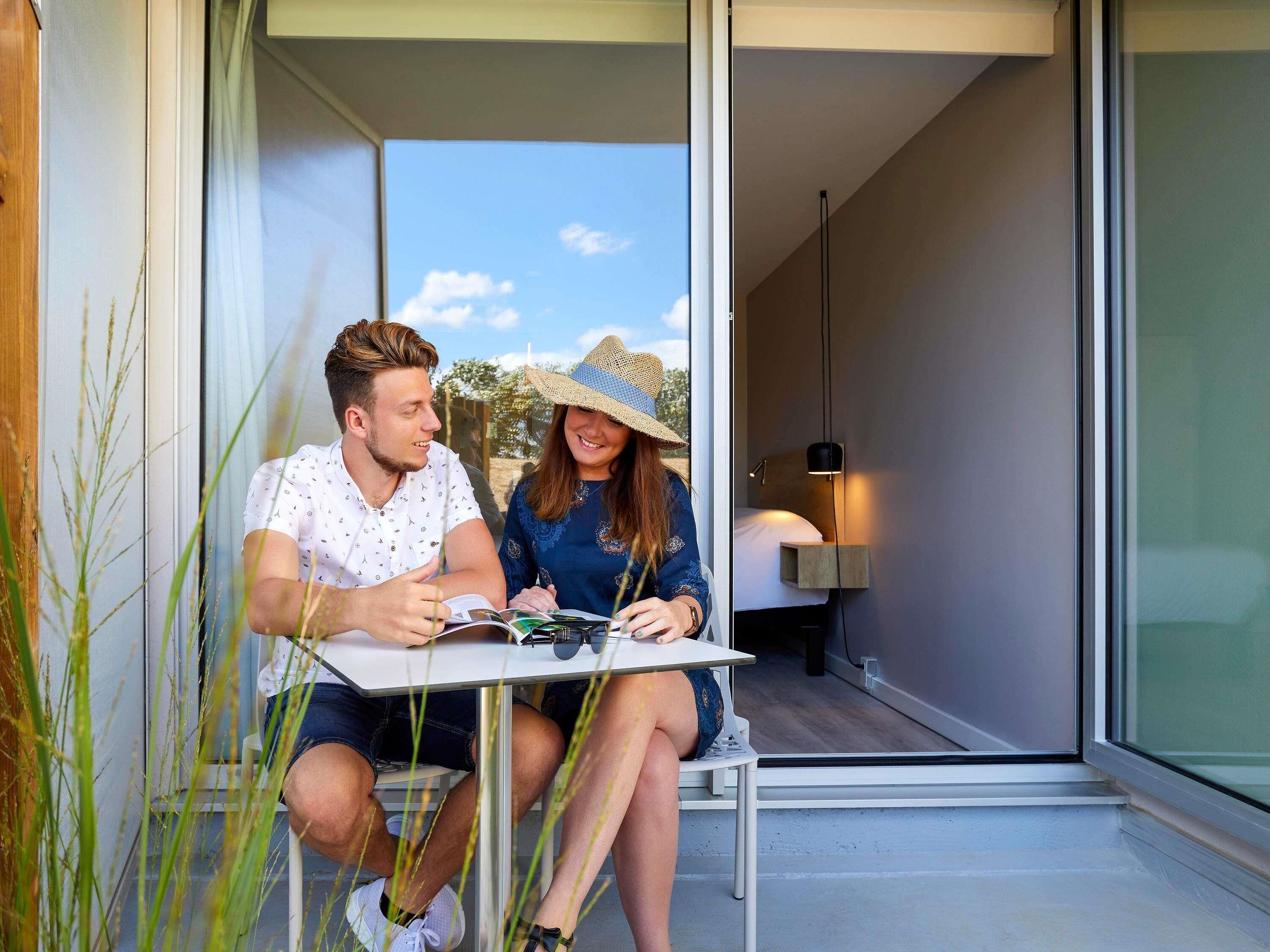 Coffres-forts dans les chambres, bureau, rideaux occultants