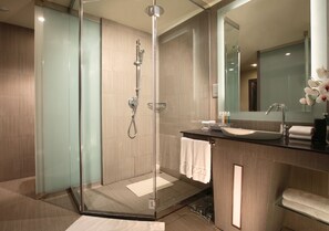 Bathroom shower - Novotel Beijing Sanyuan (Beijing)