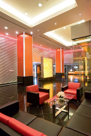 Lobby sitting area - Novotel Beijing Sanyuan (Beijing)