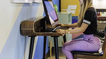 ๋น์ฆ๋์ค ์ผํฐ