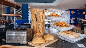 Desayuno buffet (con cargo) los días de semana