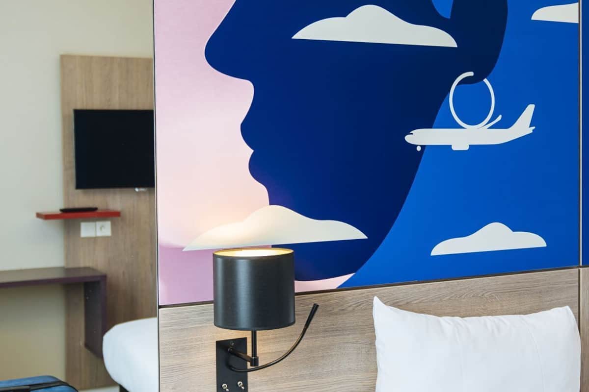 Premium bedding, in-room safe, desk, blackout drapes