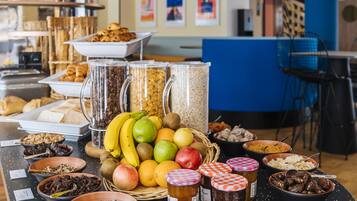 Se ofrece un desayuno bufé entre semana (por un coste adicional)