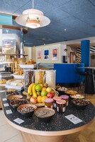 Buffet breakfast for a fee on weekdays