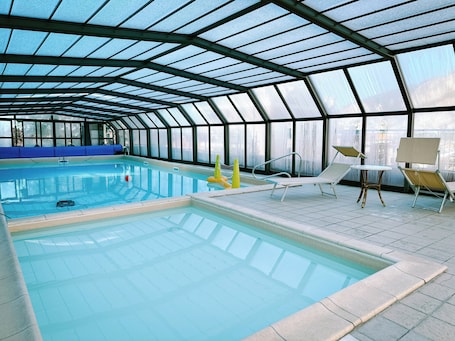 Piscina interna, piscina externa sazonal, barracas de cortesia. Hotel Bello by Ostello Bello