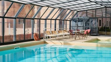 Innenpool, Außenpool (je nach Saison geöffnet), Cabañas (kostenlos)