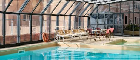 Piscine couverte, piscine extérieure (ouverte en saison)