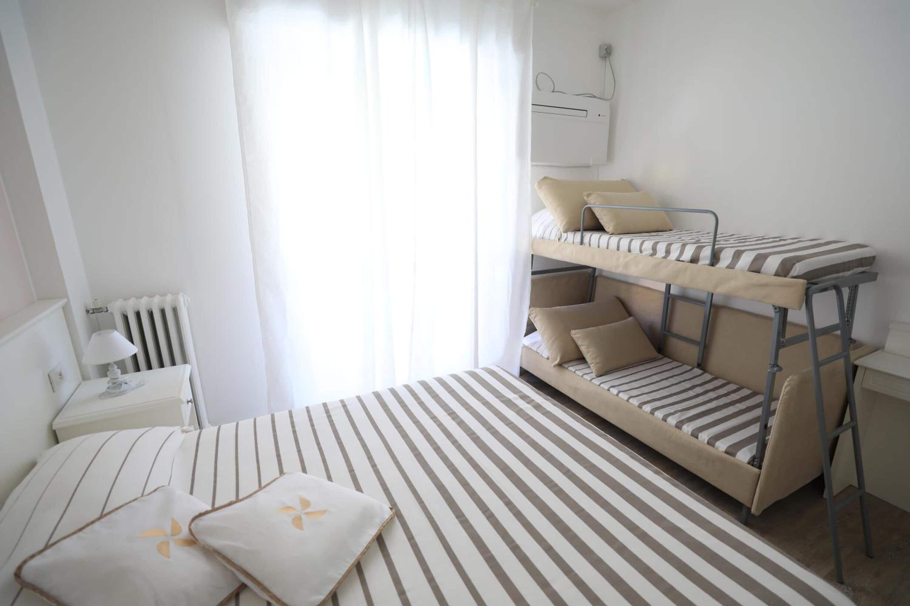 Cots/infant beds