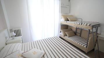 Cots/infant beds