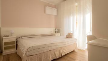 Cribs/infant beds