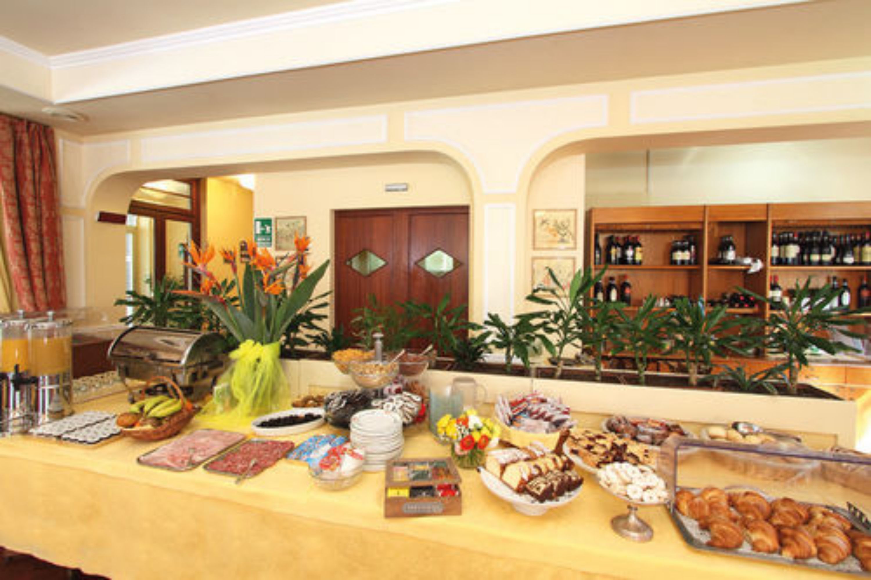 Dagelijks ontbijtbuffet (EUR 18 per persoon)