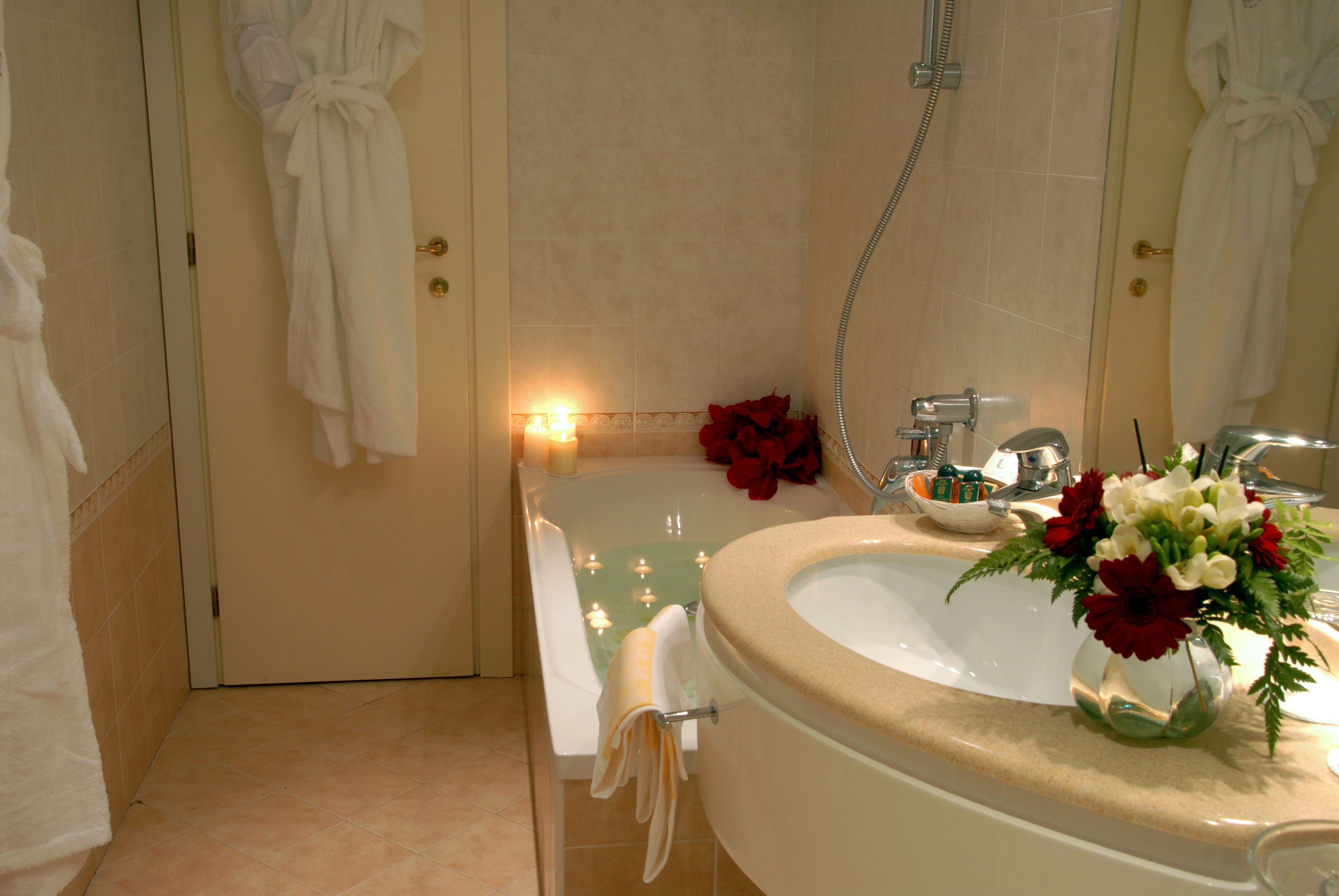 superior double or twin room, balcony | bathroom sink