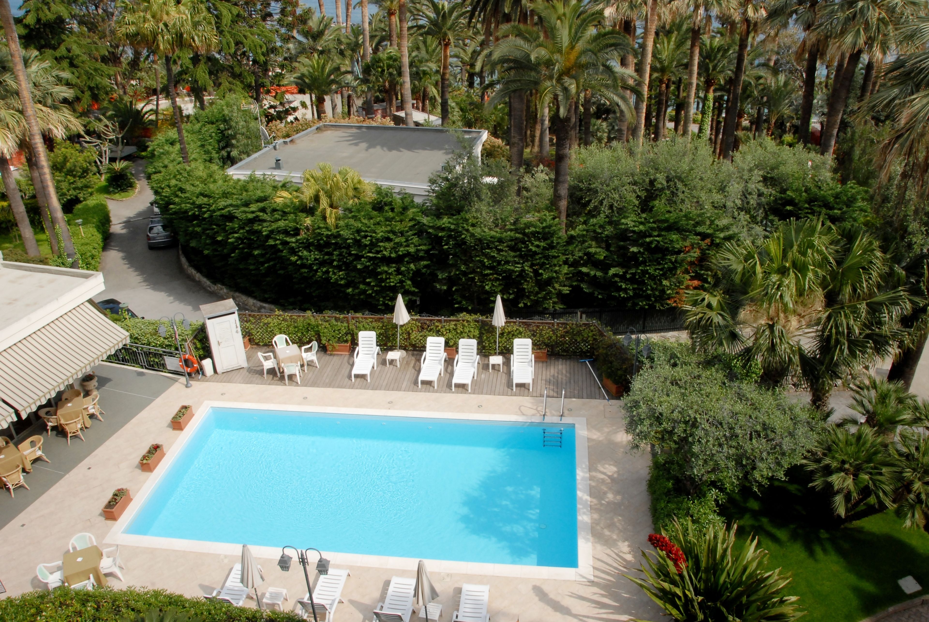 seasonal outdoor pool, open 9:00 am to 7:00 pm, pool umbrellas