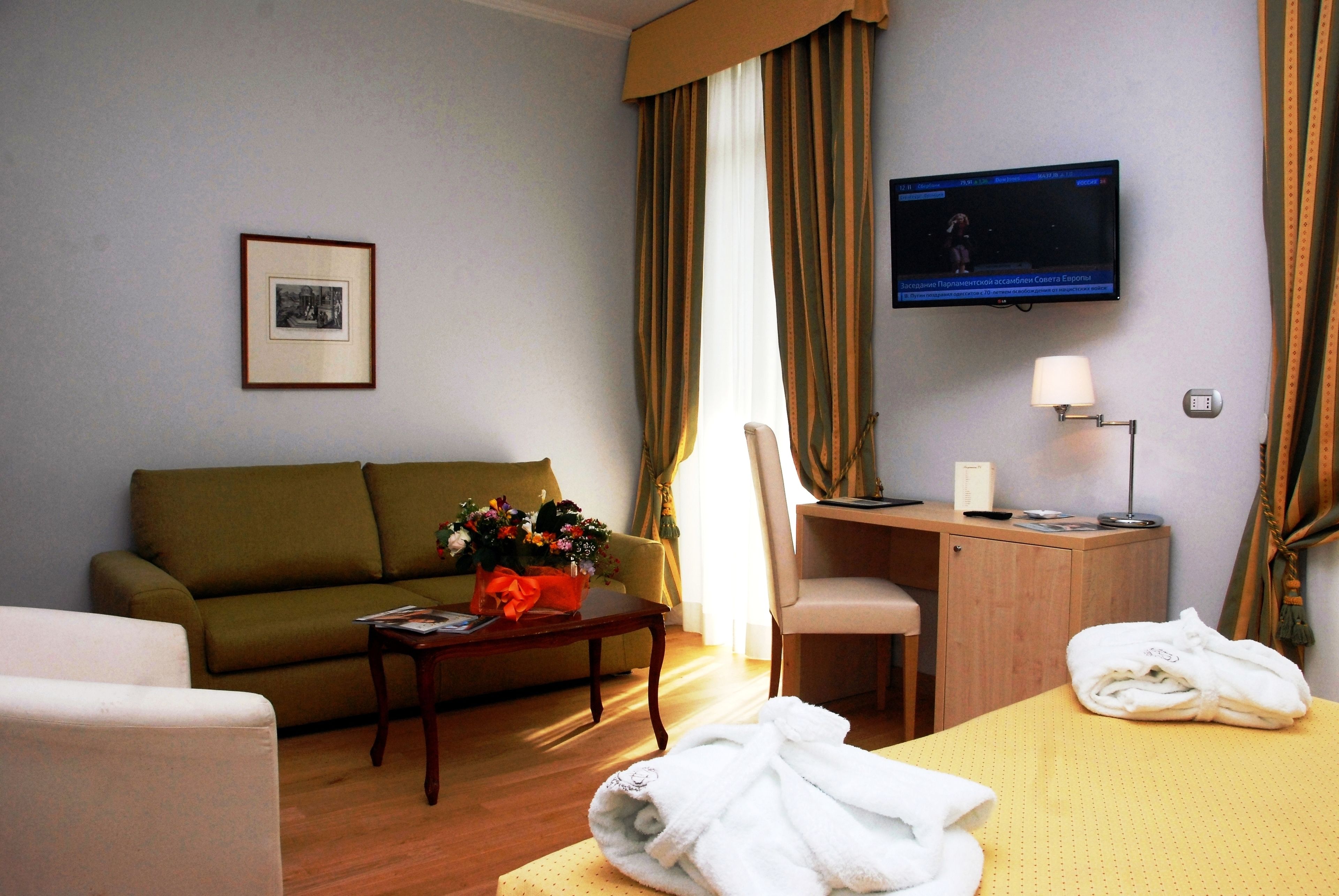 1 bedroom, premium bedding, minibar, in-room safe