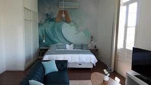 Habitación doble | Ropa de cama de alta calidad, minibar, caja fuerte y cortinas opacas