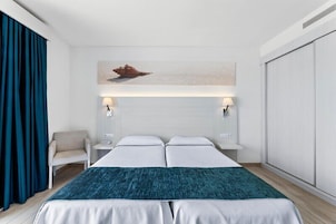 1 bedroom, in-room safe, laptop workspace, cribs (free)