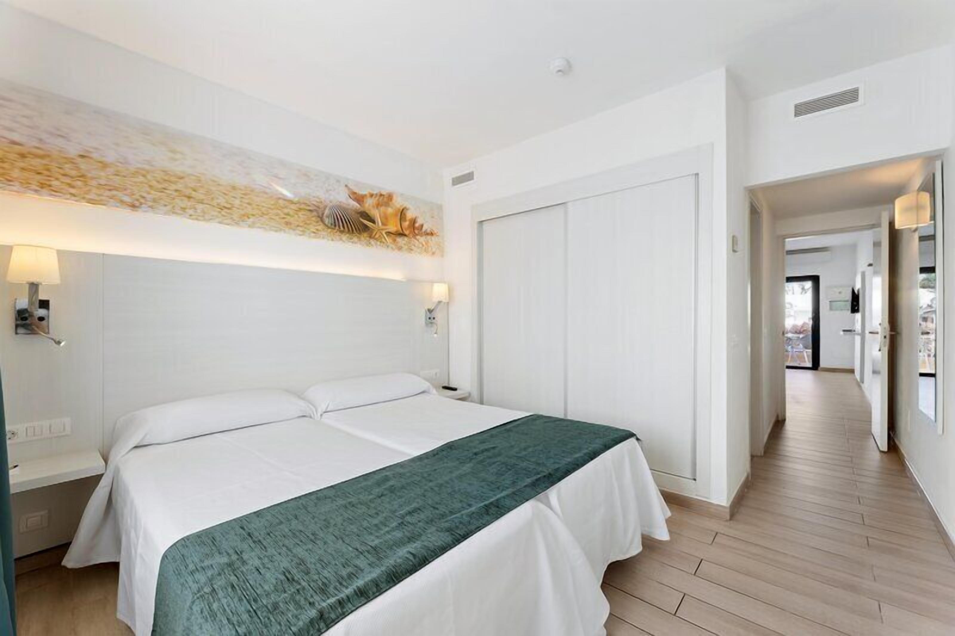 1 habitación y caja de seguridad en la habitación 