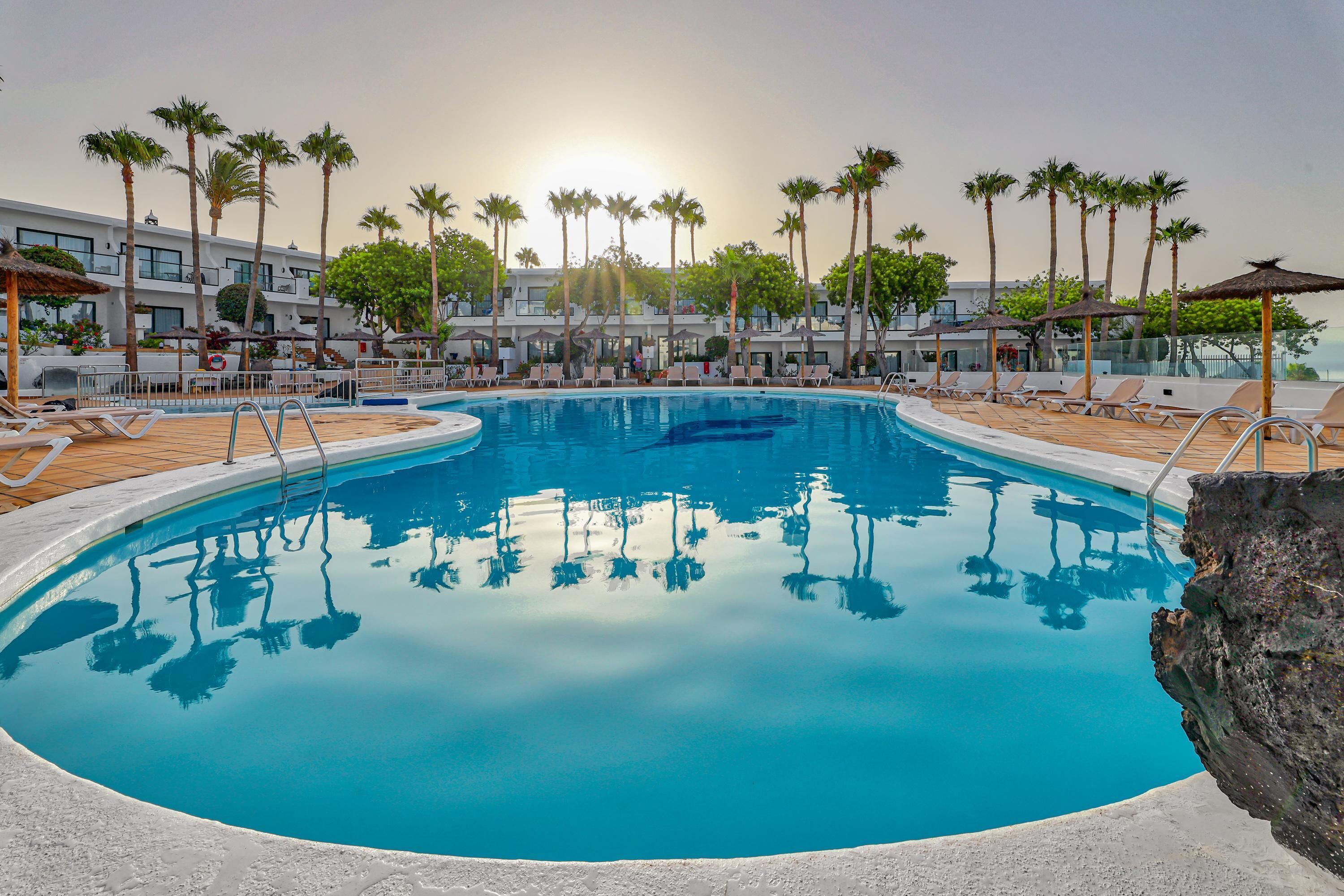 2 outdoor pools, pool umbrellas, pool loungers