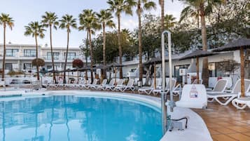 2 outdoor pools, pool umbrellas, sun loungers