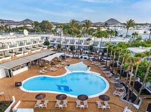 2 outdoor pools, pool umbrellas, sun loungers - THB Flora Aparthotel (Tías)