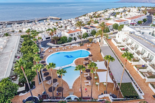 2 outdoor pools, pool umbrellas, sun loungers