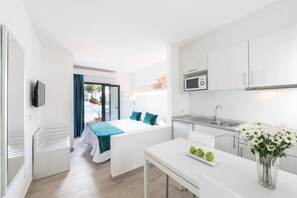 1 slaapkamer, een kluis op de kamer, een laptopwerkplek