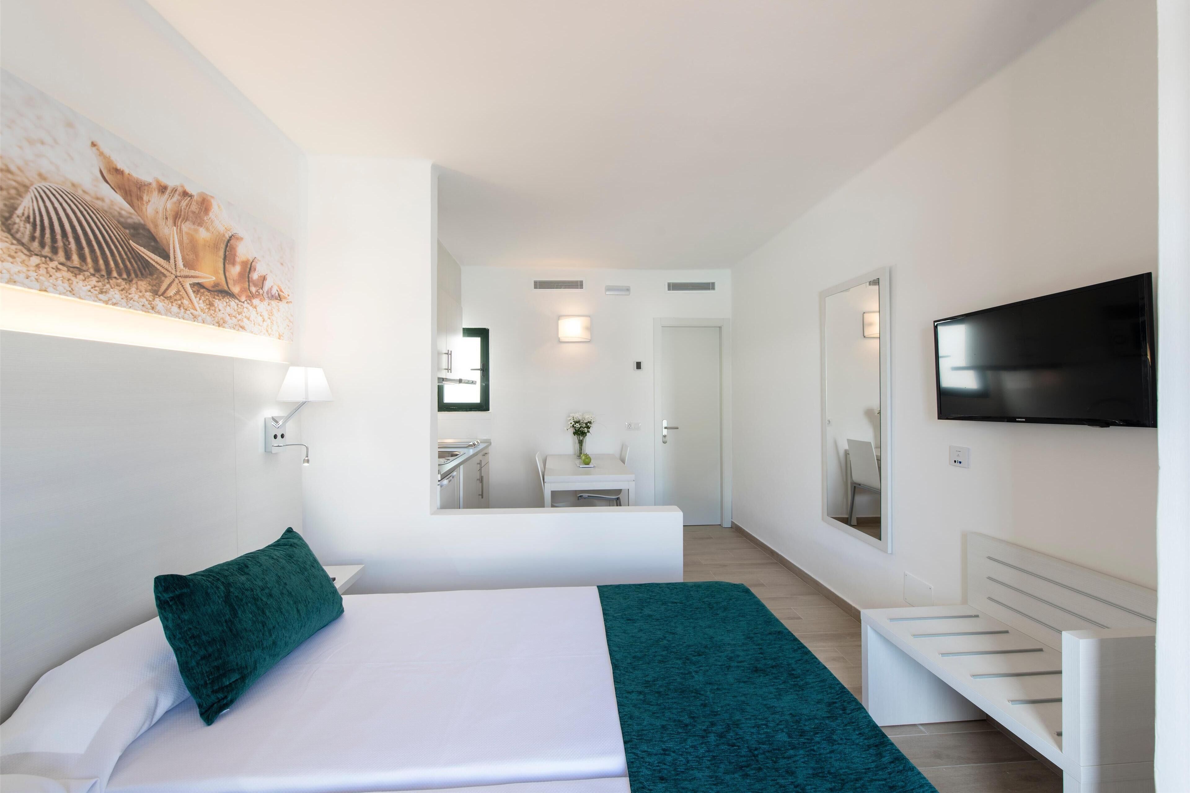 2 bedrooms, in-room safe, laptop workspace, free cots/infant beds