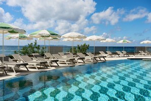 Seasonal outdoor pool, open 10:00 AM to 6:00 PM, pool umbrellas - Iberostar Selection Es Trenc (Ses Salines)