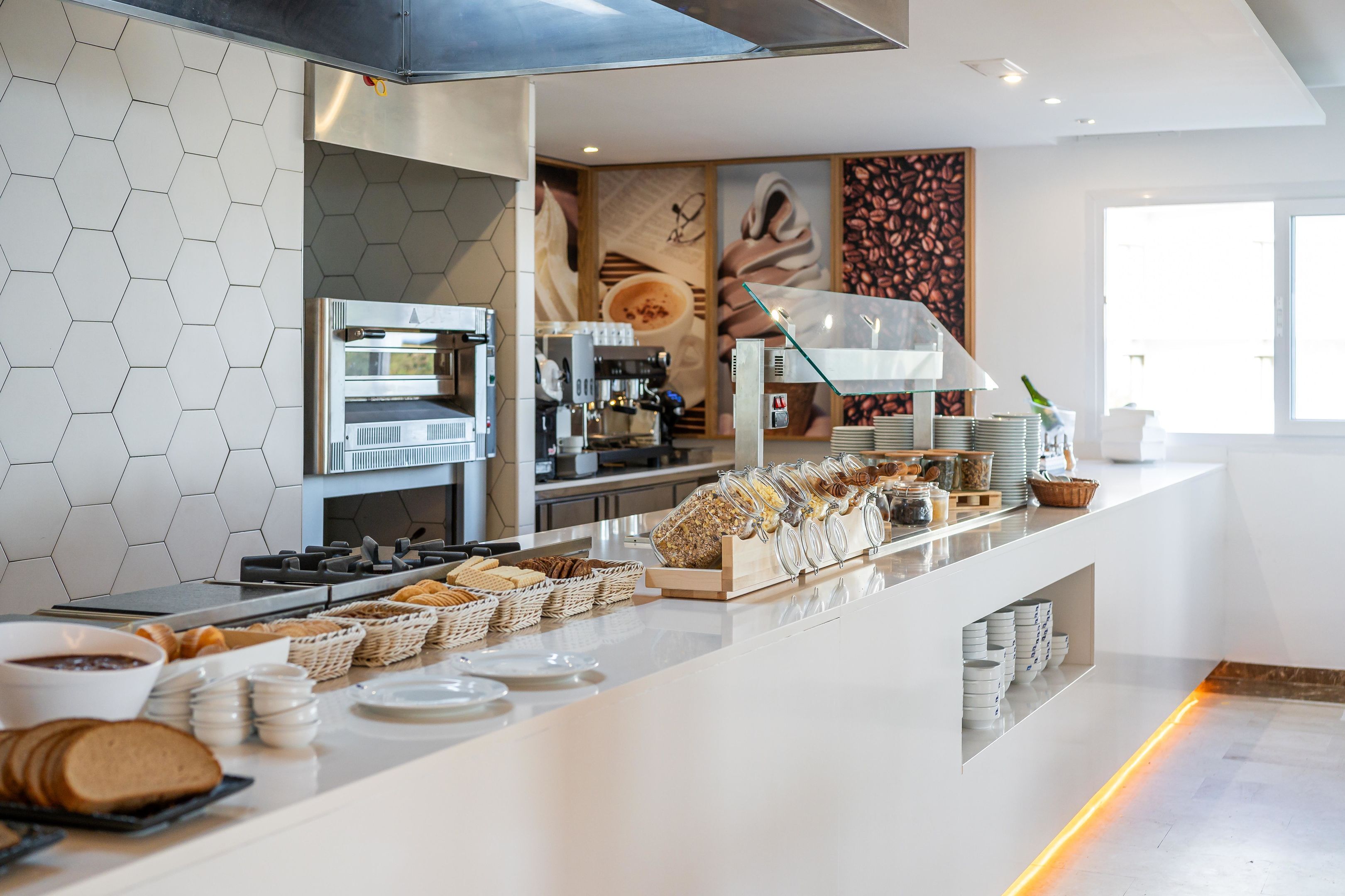 Petit déjeuner et déjeuner servis sur place