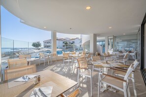 Breakfast and lunch served - Aparthotel THB Guya Playa (Capdepera)