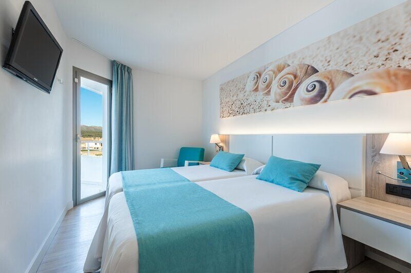 In-room safe, free cribs/infant beds, free WiFi, bed sheets