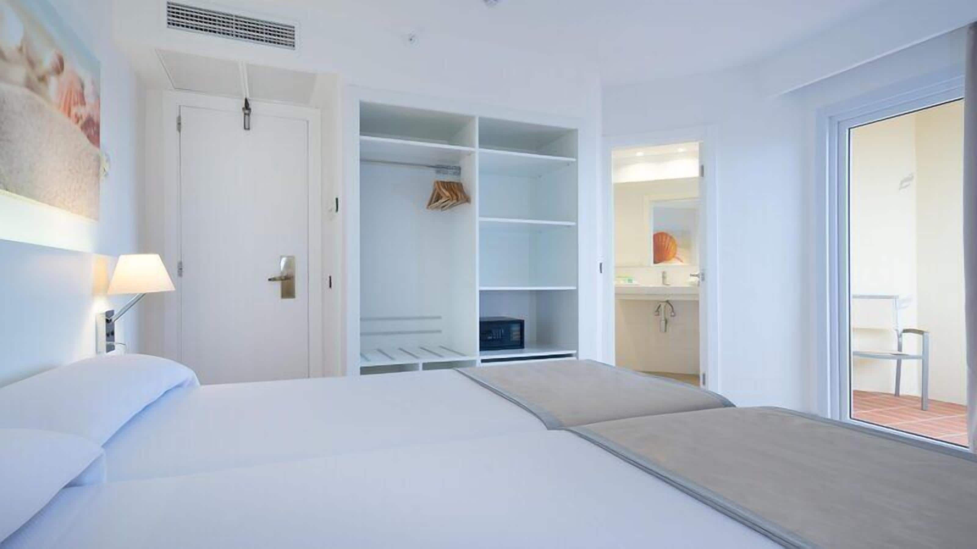 In-room safe, desk, free WiFi, bed sheets