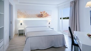 Een kluis op de kamer, een bureau, gratis wifi, beddengoed