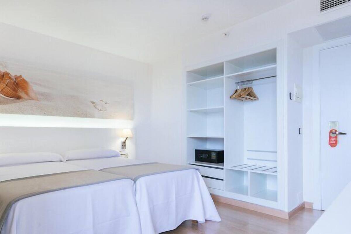 Coffres-forts dans les chambres, bureau, Wi-Fi gratuit, draps fournis