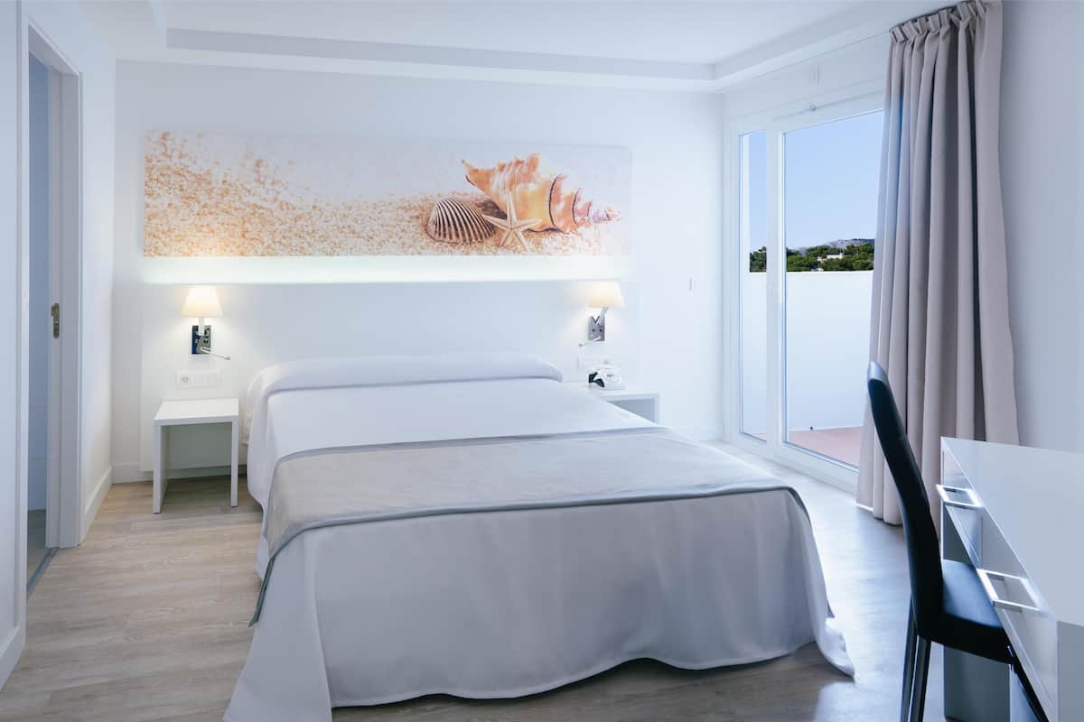 1 bedroom, in-room safe, desk, free WiFi