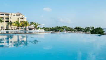 2 outdoor pools, free cabanas, pool umbrellas