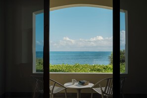 Minibar, in-room safe, desk, blackout drapes - Iberostar Waves Rose Hall Beach - All Inclusive (Montego Bay)